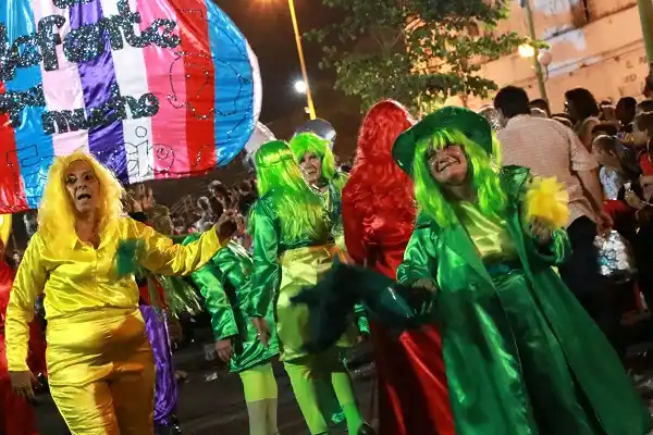 A puro color y alegría, comenzaron los Corsos Populares Matecito