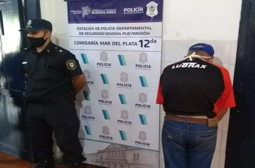 Un peligro: se paseaba con un rifle en la vía pública y fue aprehendido