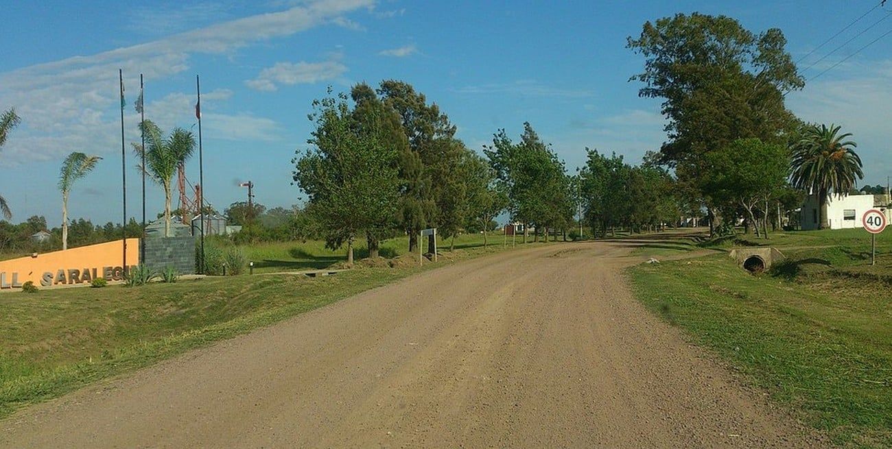Ingreso a Villa Saralegui, localidad ubicada en el límite entre los departamentos San Justo y San Cristóbal.