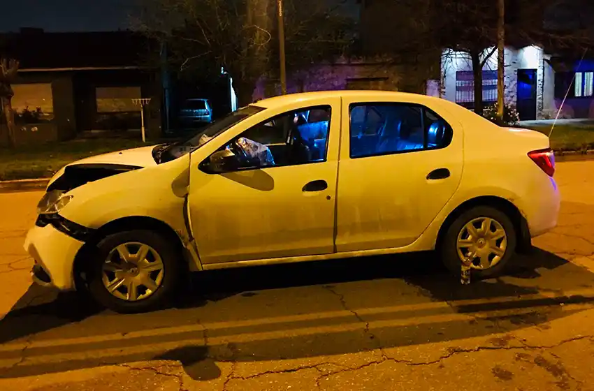 Choque en Las Lilas: un Corsa gris escapó luego del impacto con un remis