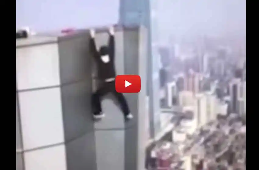 Acróbata chino filma su propia muerte