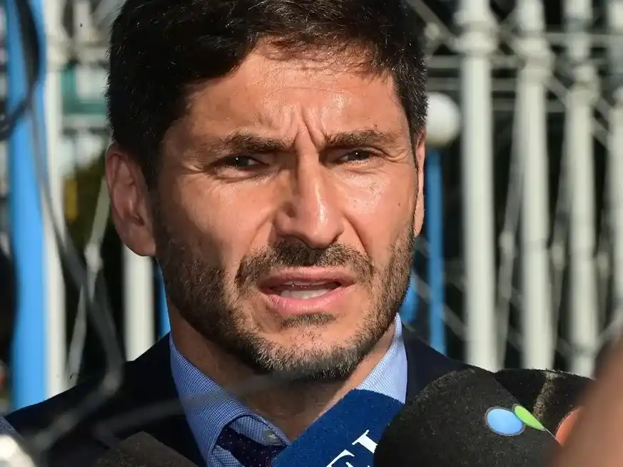 "El único frente que está planteando terminar con las reelecciones indefinidas (de concejales, intendentes y presidentes comunales) somos nosotros", advirtió Pullaro. Crédito: Flavio Raina