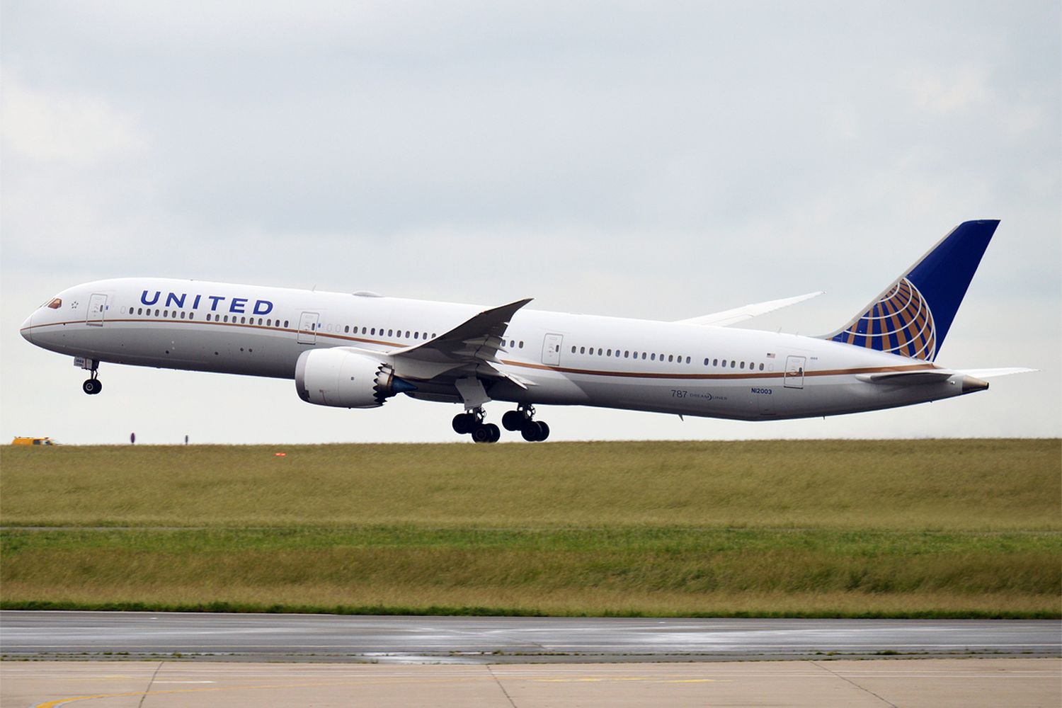 United Airlines begins flights to Sao Paulo with Boeing 787-10 Dreamliner aircraft