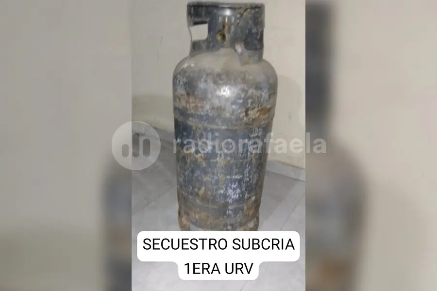 Se olvidaron la garrafa en la vereda y la encontró la GUR