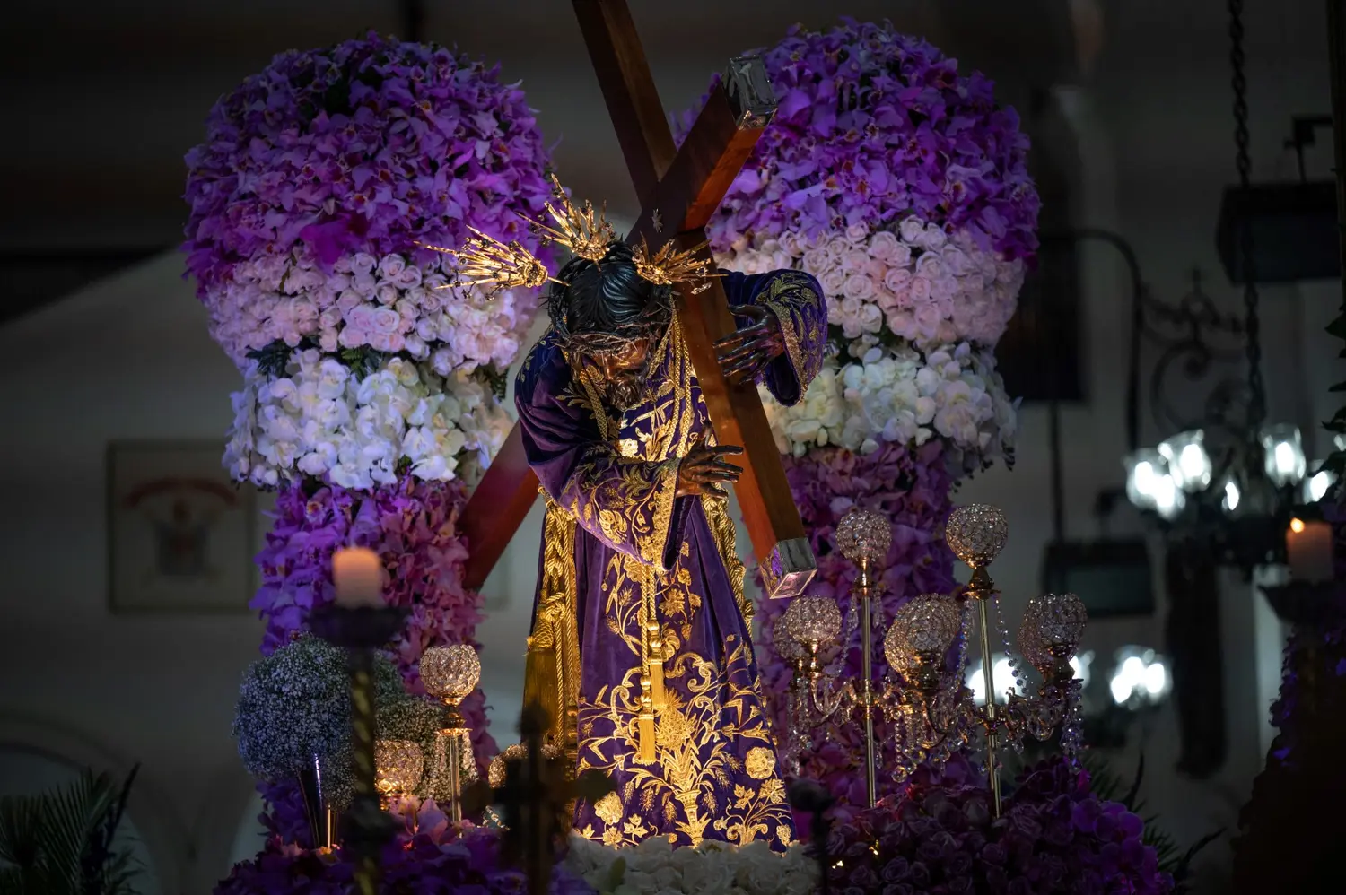 Maduro pide al NAZARENO “prosperidad, bienestar y protección de las familias venezolanas”