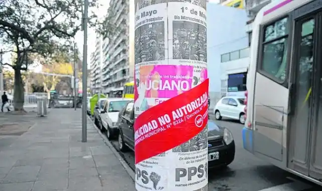Denunciarán a los políticos que peguen afiches ilegales