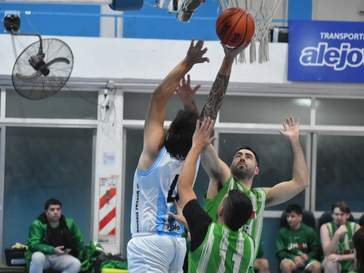 El Bicho Verde ganó 86 a 81 en Rafaela y eliminó a la Crema para meterse en la final del Apertura de la ARB. Foto: AR
