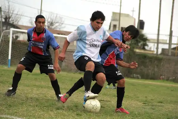 Defensores del Oeste y Sud América no se sacaron ventaja y aburrieron