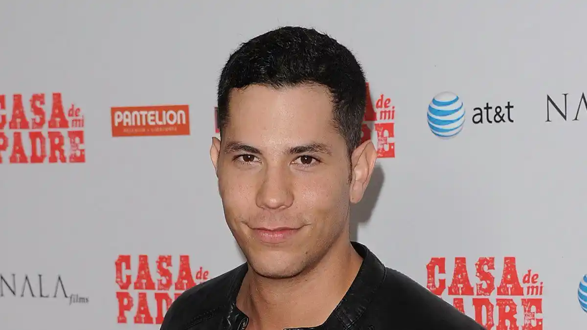 Christian Chávez usó un traje rosado y los defensores de los charros le cayeron en cayapa