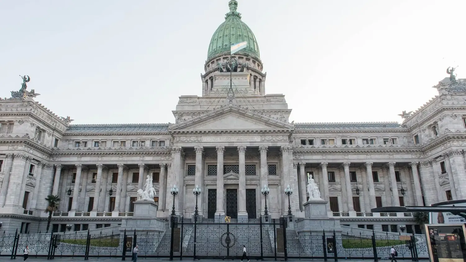 La Cámara de Diputados avanza con el debate del Presupuesto 2026 mientras la oposición reclama la presencia de funcionarios del Gobierno nacional.