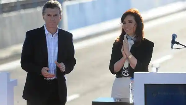 Macri anuló el decreto de Cristina que redefinía la coparticipación