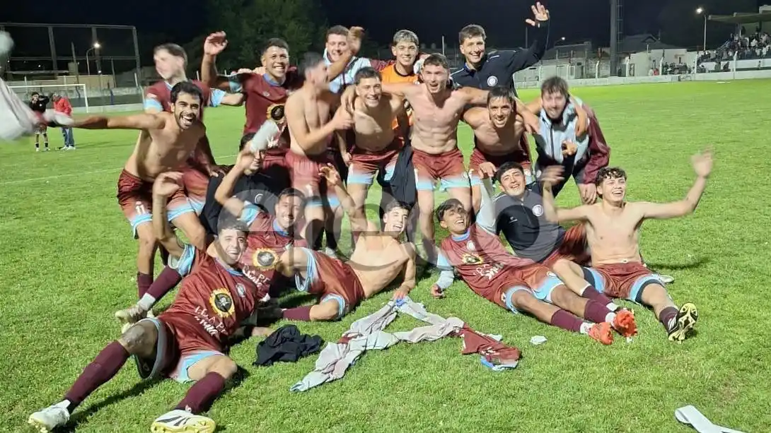 Deportivo Tandil festejó la permanencia.