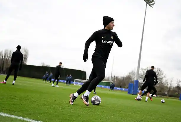 Enzo Fernández en la última práctica del Chelsea.