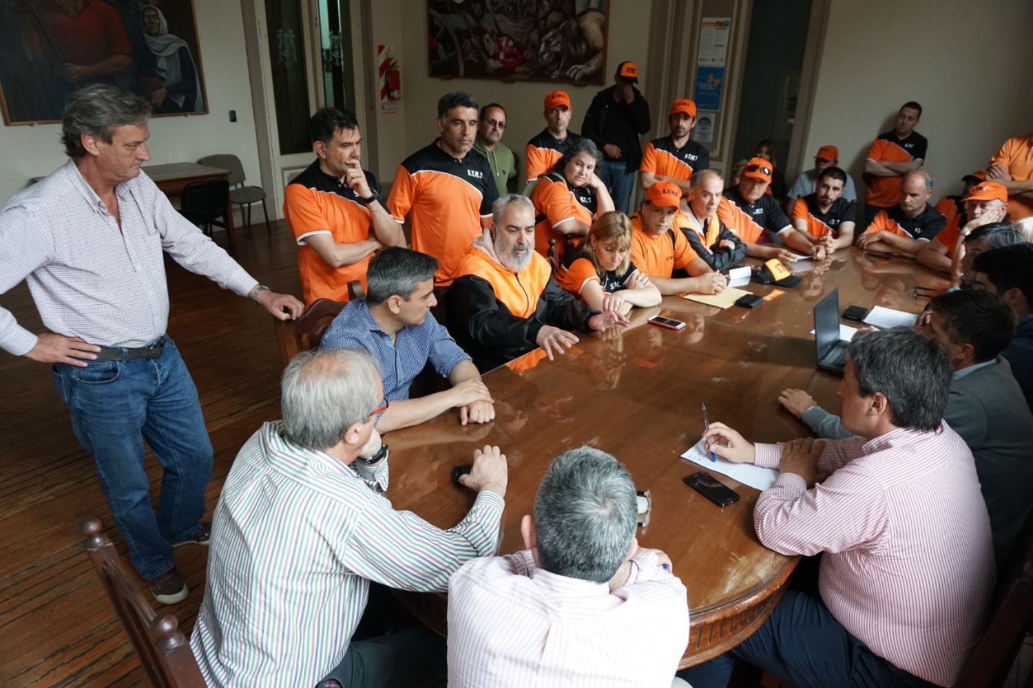 Trabajadores municipales presentaron al Legislativo su propuesta de aumento salarial