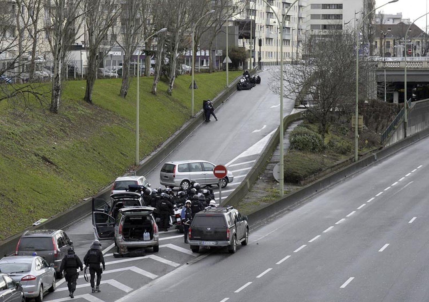 Francia: doble secuestro concluye con muerte de tres yihadistas y cuatro rehenes