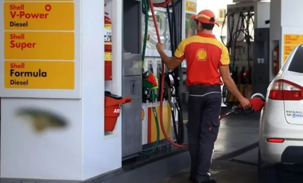 Shell y Axion también bajaron los precios de los combustibles