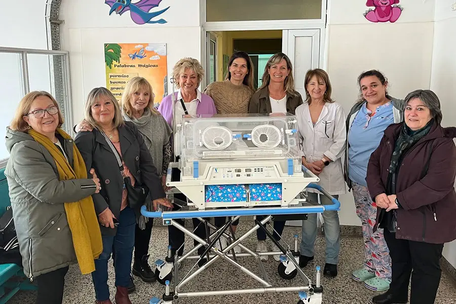 La Cooperadora donó una incubadora de traslado para el sector Neonatología