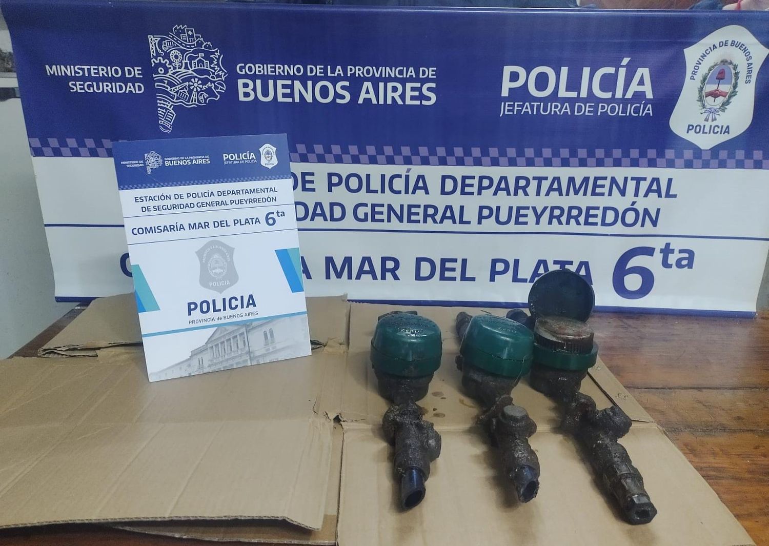 Ladrón de medidores de agua fue retenido por un albañil