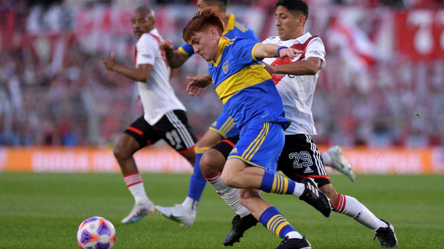 Escena del partido que jugaron River y Boca