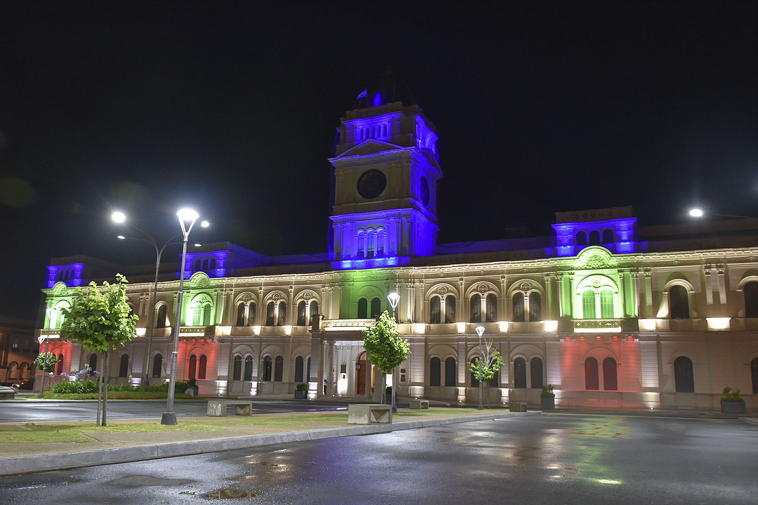 Se iluminó la Casa de Gobierno por el Día de las Personas con Discapacidad