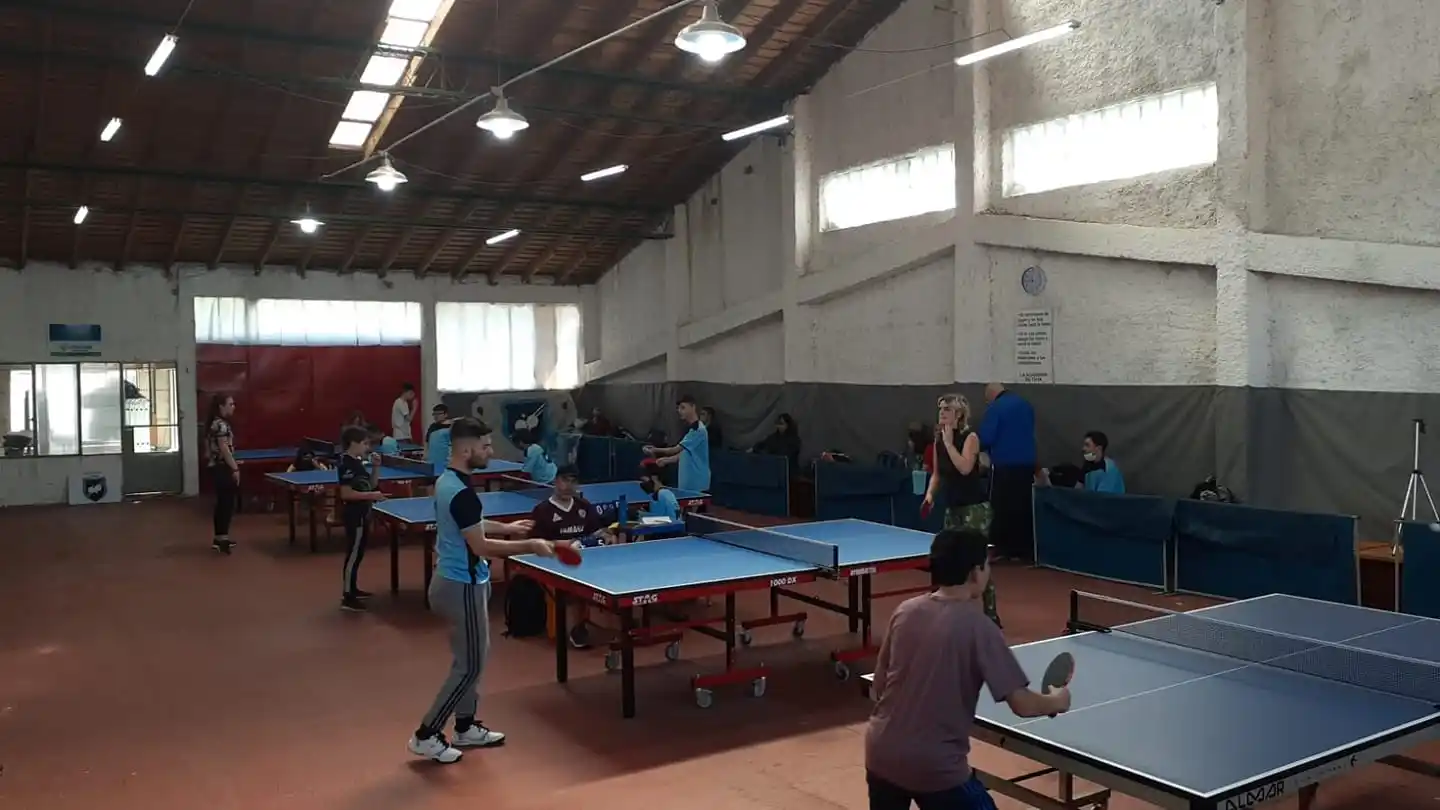 La Academia de tenis de mesa organiza un torneo para despedir el año
