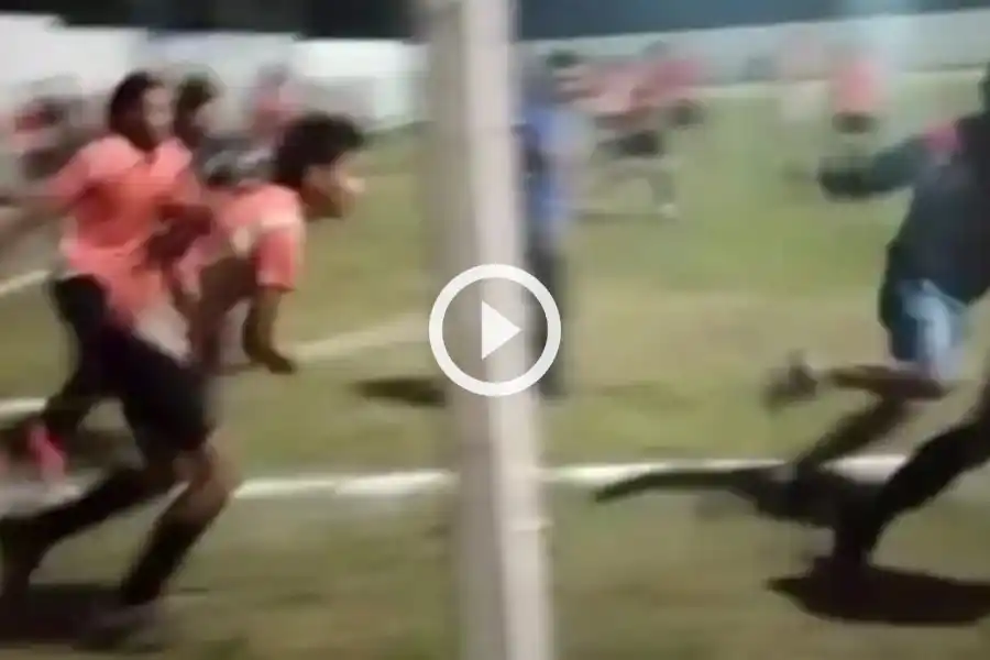 VIDEO | Se desconocieron entre todos: impresionante batalla campal en un partido de fútbol