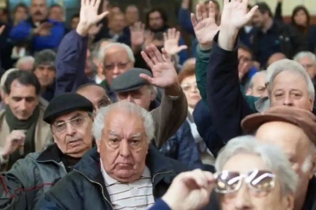 Aumento a jubilados: Para Cafiero no puede haber personas que cobren 300 mil pesos y otras 14 mil