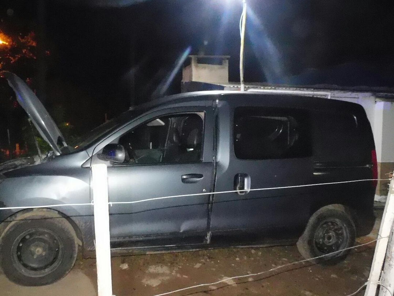 Persiguieron y detuvieron a un hombre tras detectar una Kangoo con chapas adulteradas