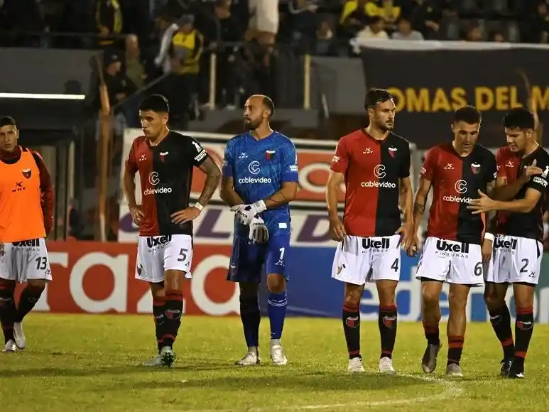 Primera caída sabalera en la temporada d ela Primera Nacional.Foto: JM Foglia