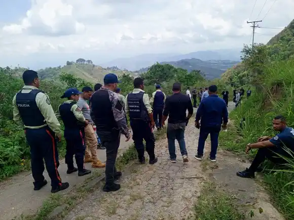 ABATIDOS dos hombres que ASESINARON a joven de 16 años que compraba en una bodega en Los Teques