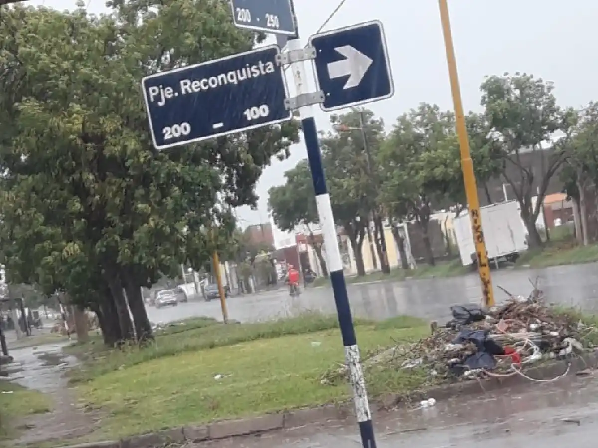 Denuncian a jóvenes violentos que se juntan en un pasaje de barrio San Francisco 