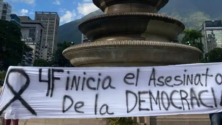 Jóvenes aseguran que  «el 4F de 1992 inició el asesinato de la democracia” (+Comunicado)