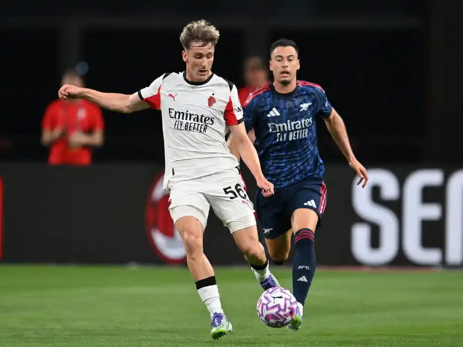 Milan cayó ante el Arsenal en su debut de pretemporada en Singapur