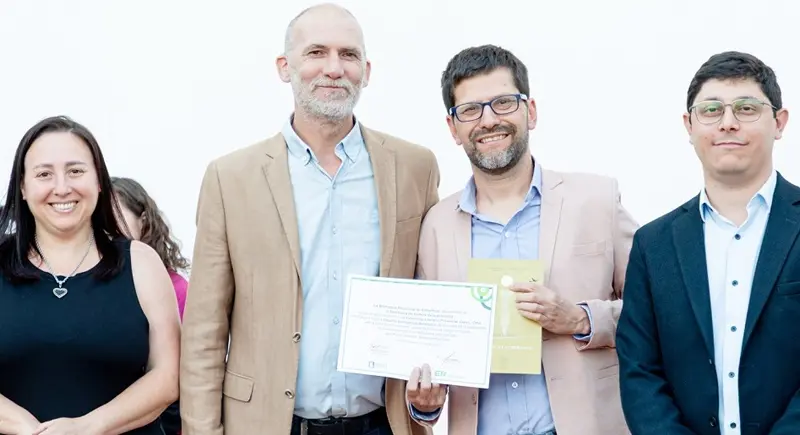 La Biblioteca Provincial celebró sus 51 años con premios literarios y la recuperación de su patio-jardín