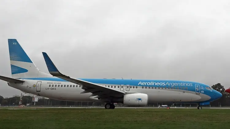 Operan los vuelos especiales de Aerolíneas Argentinas para traer argentinos