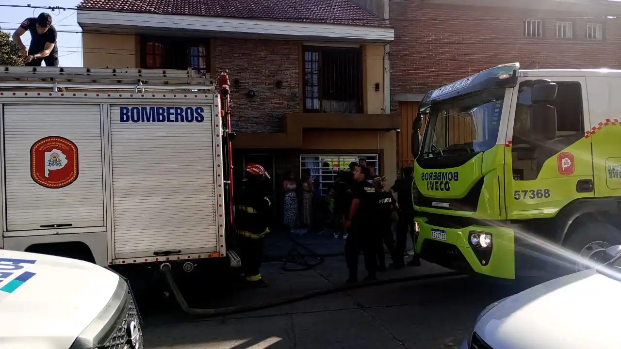 El foco ígneo se declaró alrededor de las 18:00 en una propiedad de San Lorenzo 4974.