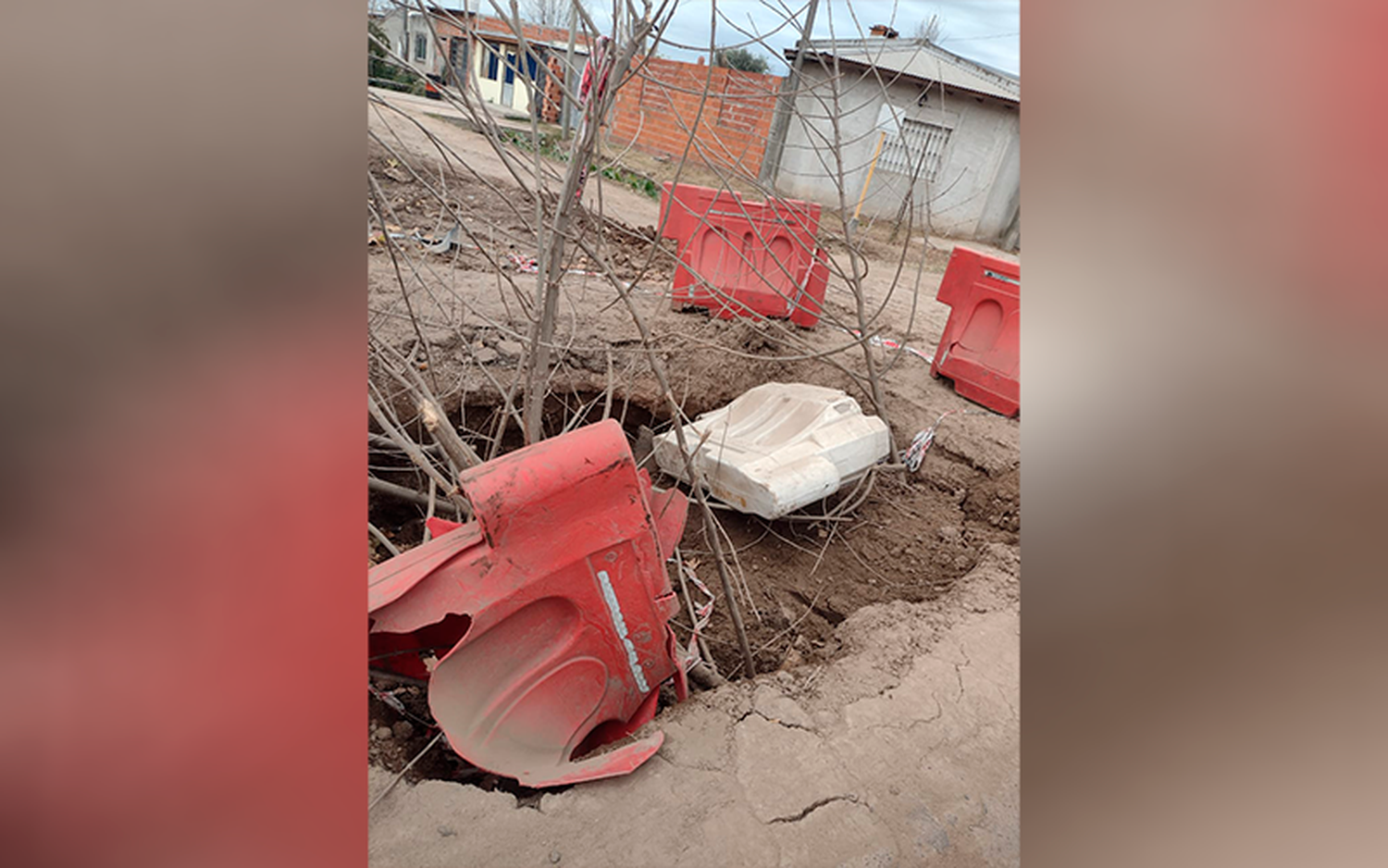 Pozo peligroso en Naón y Frers: “¿Esperan un accidente para arreglarlo?”