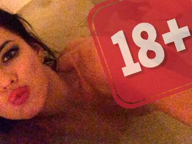 ¡Infartante! Nuevas fotos de Karina Jelinek desnuda en un jacuzzi
