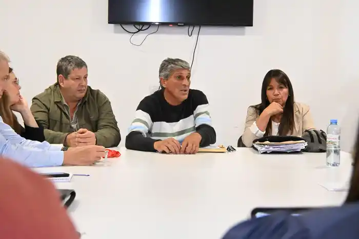 DIPUTADOS RECIBIERON A TRABAJADORES DE ALGODONERA AVELLANEDA - 2