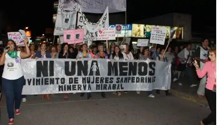 Ni una menos: convocan a “pegatina” este viernes y a una mateada el sábado