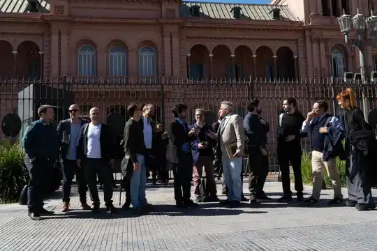 Presentan amparo para que los periodistas ingresen a Casa Rosada.