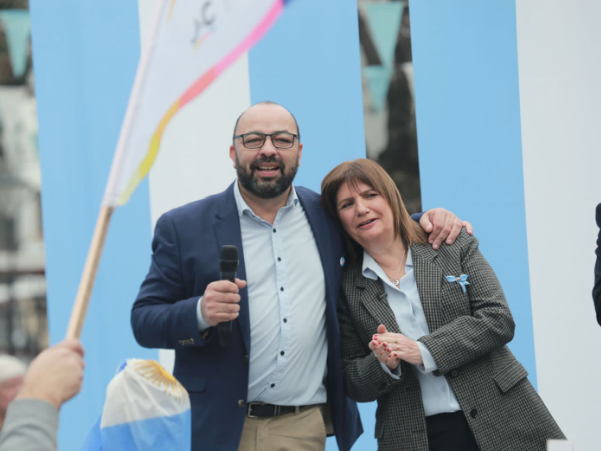 El actual director de seguridad municipal junto a Patricia Bullrich.