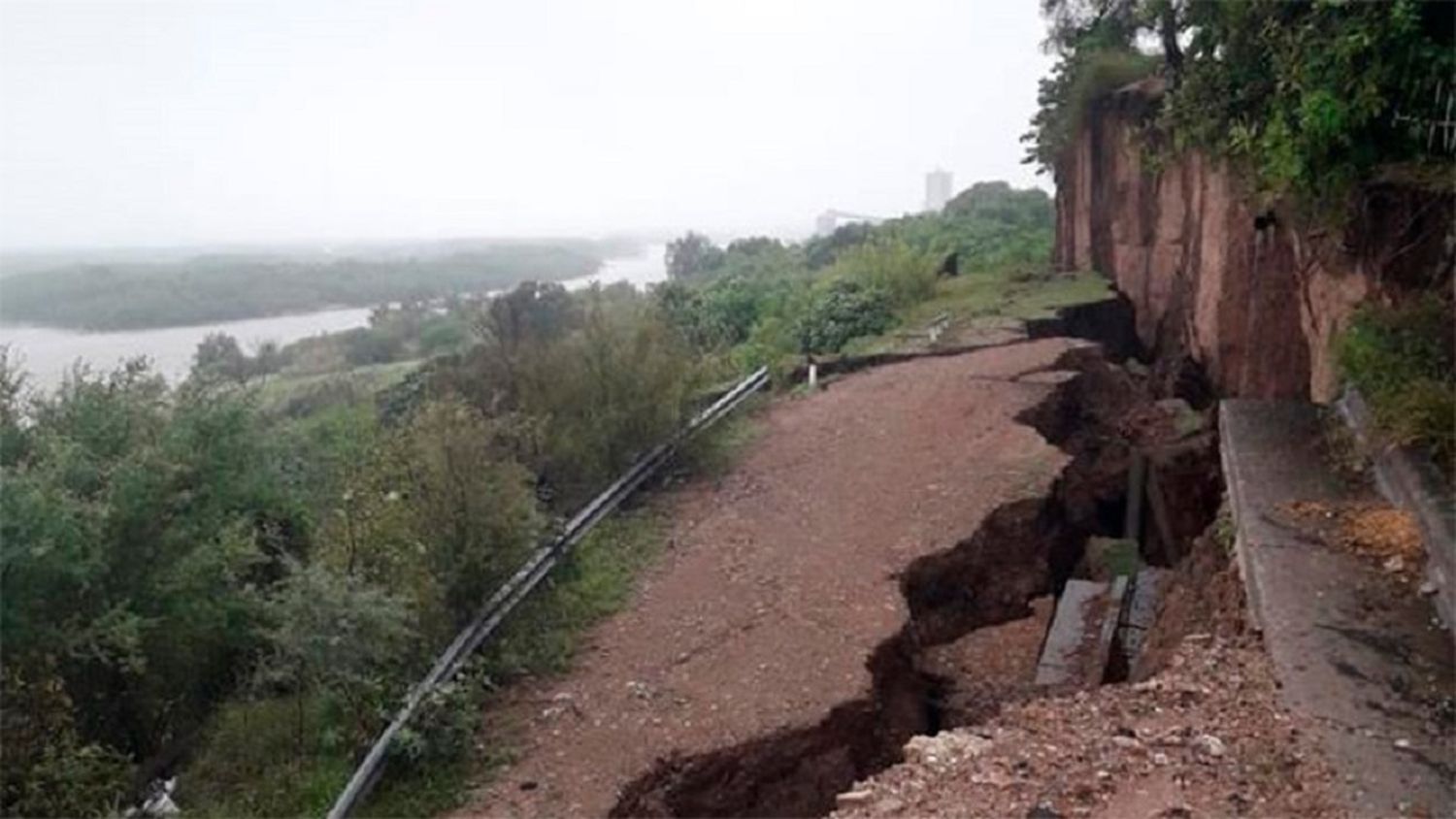 Especialistas de la UNER comienzan a elaborar el proyecto para estabilizar las barrancas de Diamante y Santa Elena