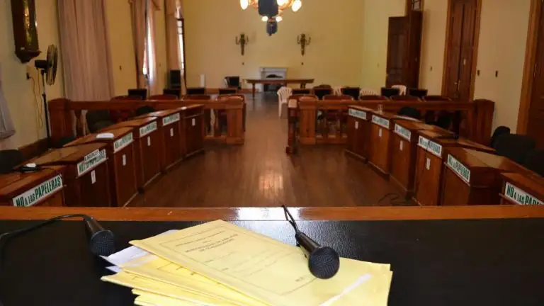 Se aprobó la reducción de sueldos para el Intendente, Vice y Concejales