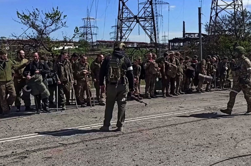 Rusia busca intercambiar prisioneros por los soldados capturados en Azovstal