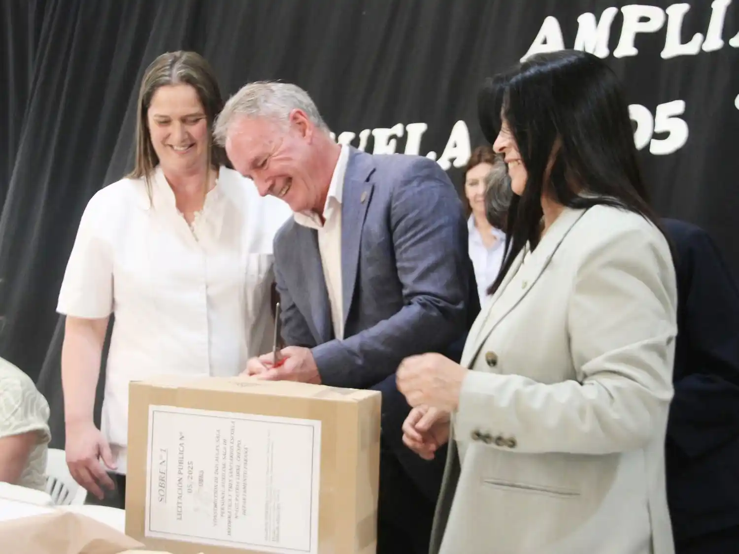 Entre Ríos se convierte en la primera provincia del país en construir aulas con ladrillos PET