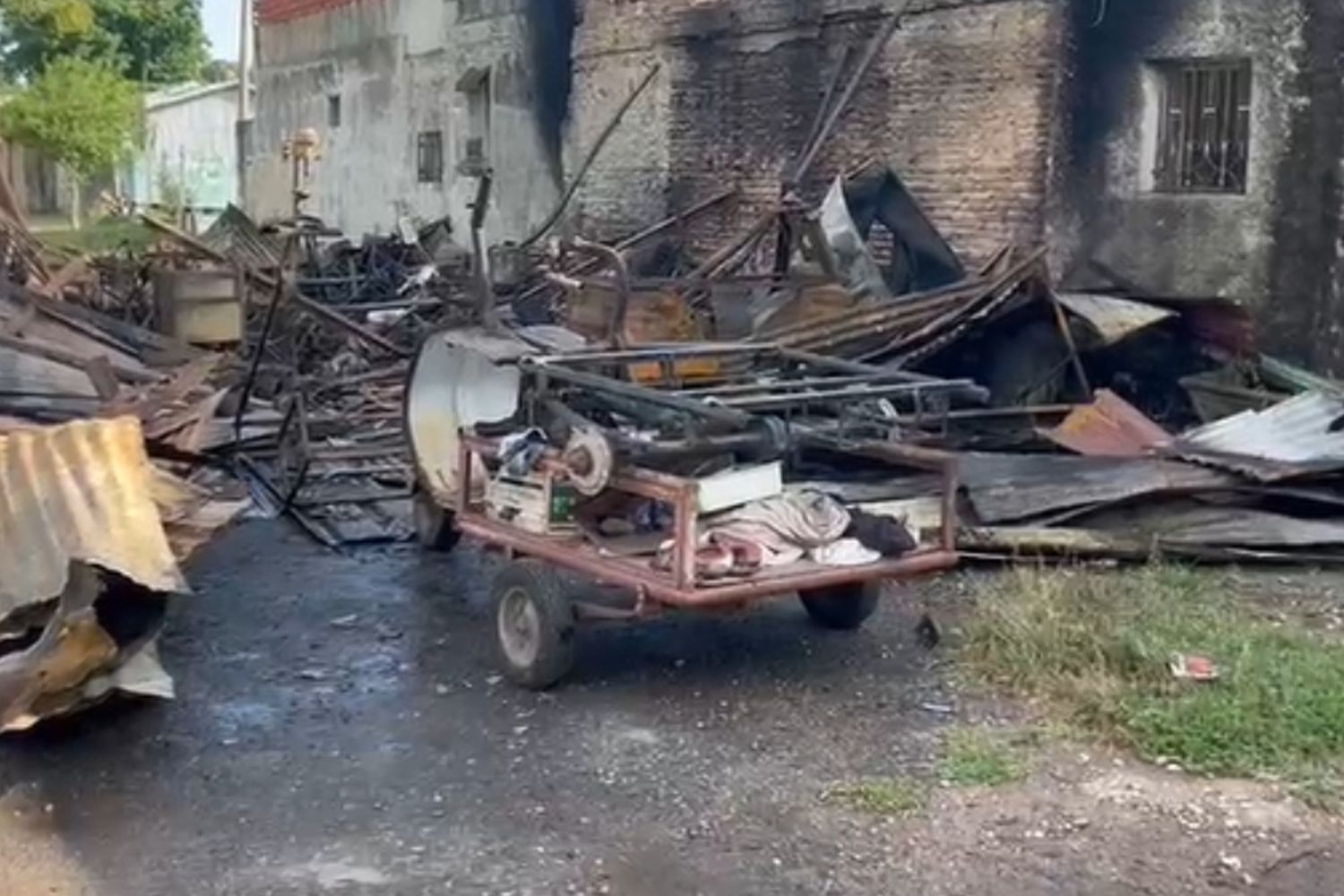 Tensión en zona norte por un incendio que afectó a un galpón y una casa