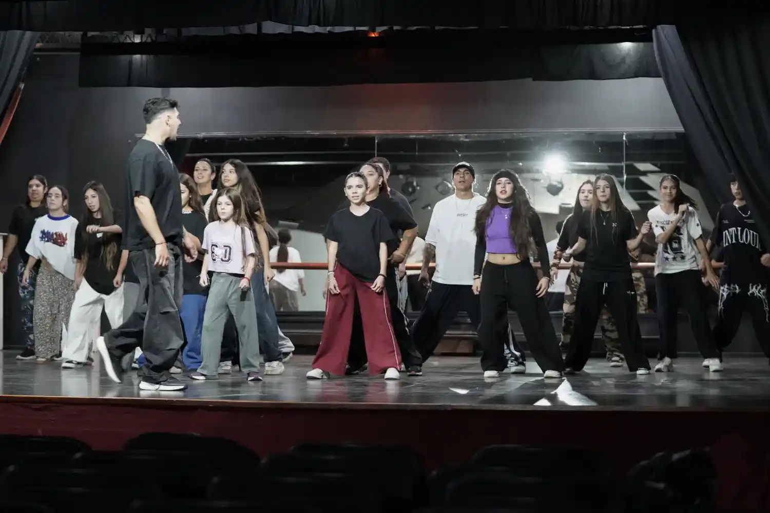 Las clases de “Made in Life” se desarrollan en el Teatro de La Usina, donde entrenan grupos de distintas edades