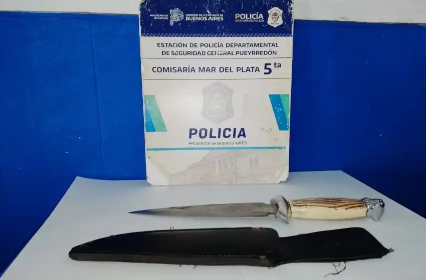Robó un celular amenazando con un cuchillo