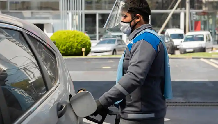 Estaciones de servicio pagan hasta catorce tasas municipales, según relevó la Federación de estacioneros